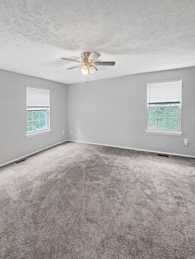 Building Photo - Gorgeous End Unit 2-Level Townhome in Wald...