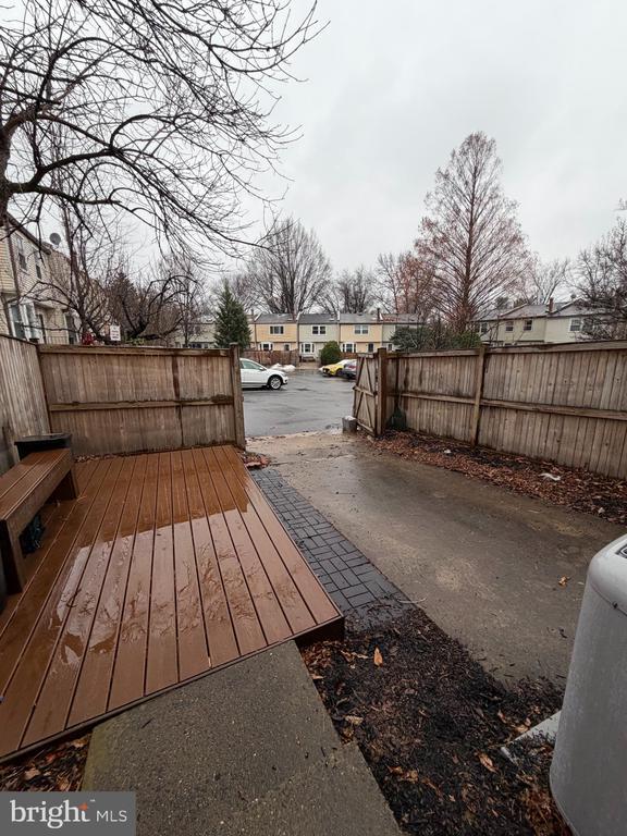 Building Photo - 327 James St