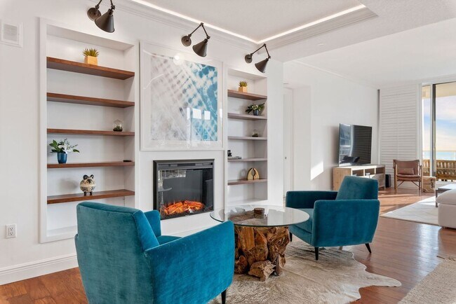 Building Photo - Ultimate Furnished Luxury Rental at the Be...