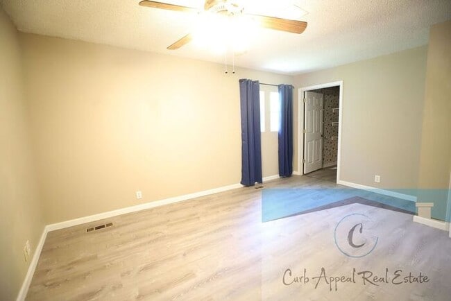 Building Photo - Beautifully renovated 4-bedroom 3 bath hom...