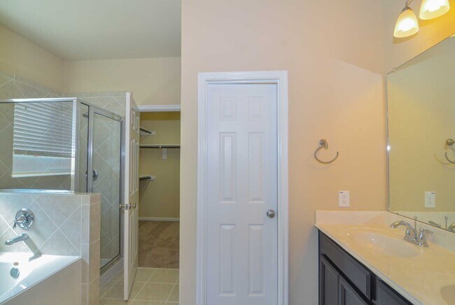 Building Photo - 15706 Whispering Green Dr