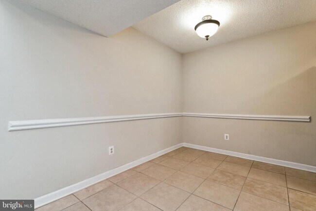 Building Photo - 9260 Niki Pl