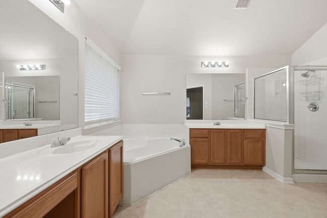 Building Photo - Gated Round Rock Ranch Lease | 3 Bed + Flex Space | 2,376 SF in The Enclave