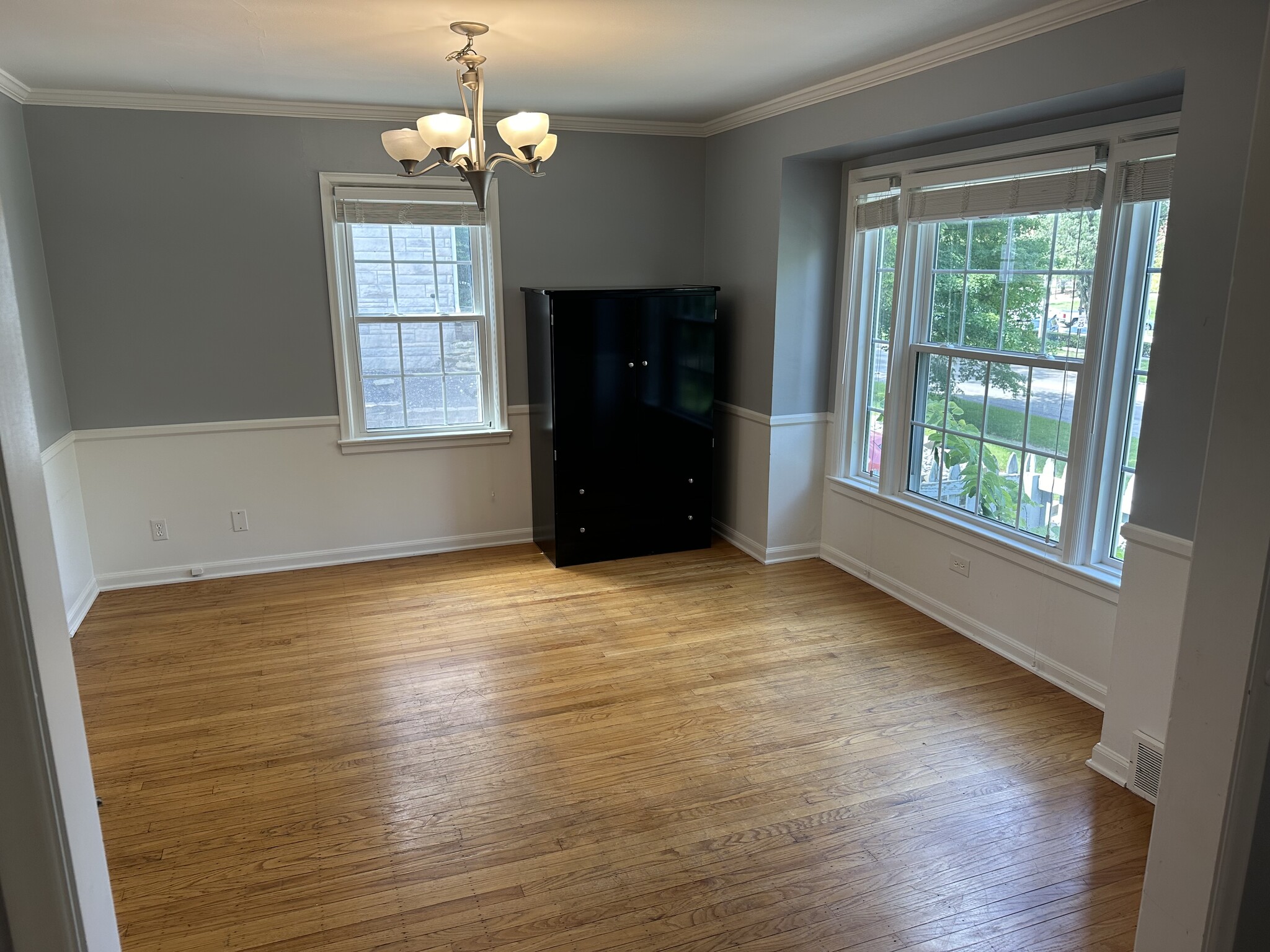 Dining room at the front of house with lot's of light again. - 5101 Boulevard Pl