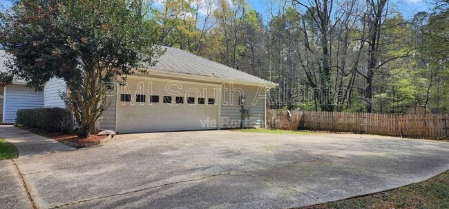 Building Photo - 200 Eli Run