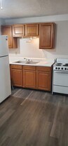 Kitchen - 913 N Greenwood St #D