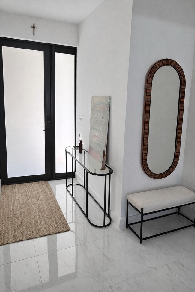 Building Photo - 4189 N Oak Pl