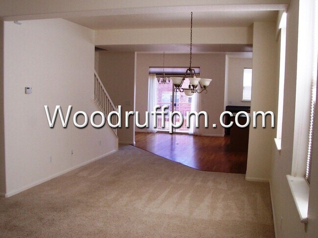 Building Photo - 3 Bed End Unit Townhome near Old Town Arvada