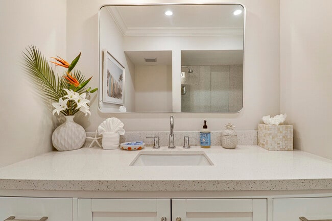 Building Photo - 438 Brackenwood Ln S