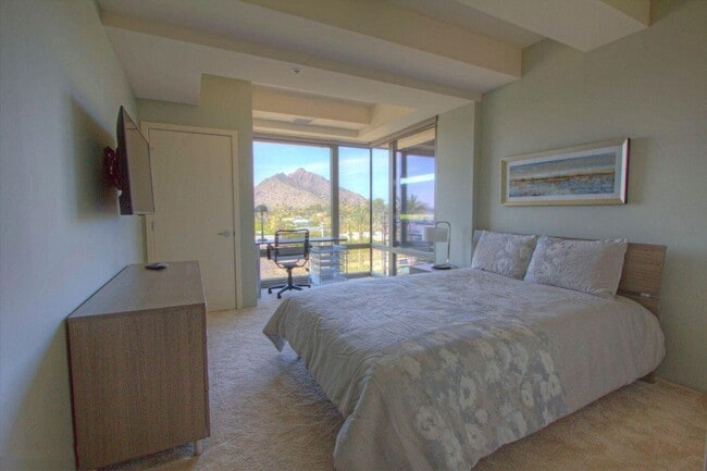 Building Photo - 7117 E Rancho Vista Dr