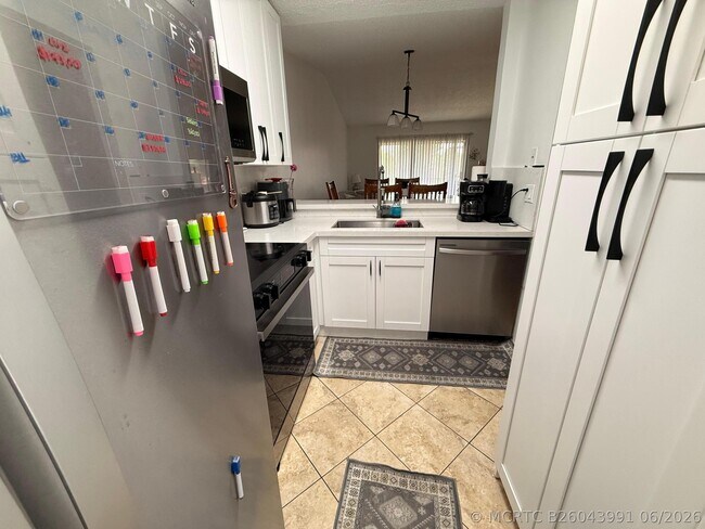 Building Photo - 9923 Three Lakes Cir