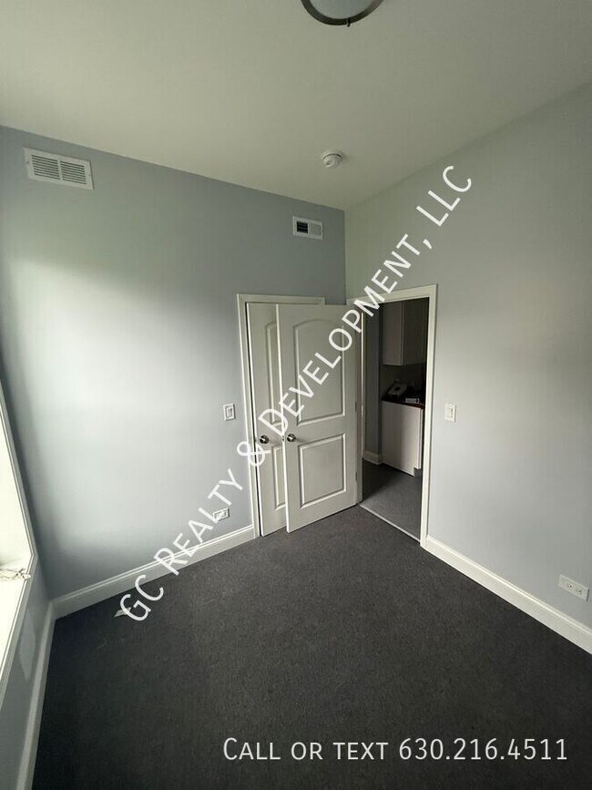 Building Photo - 6433 S Vernon Ave