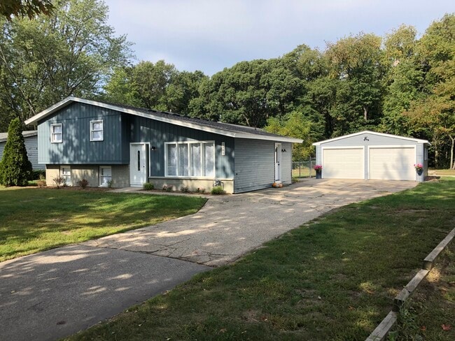 Building Photo - 2581 Beeline Rd