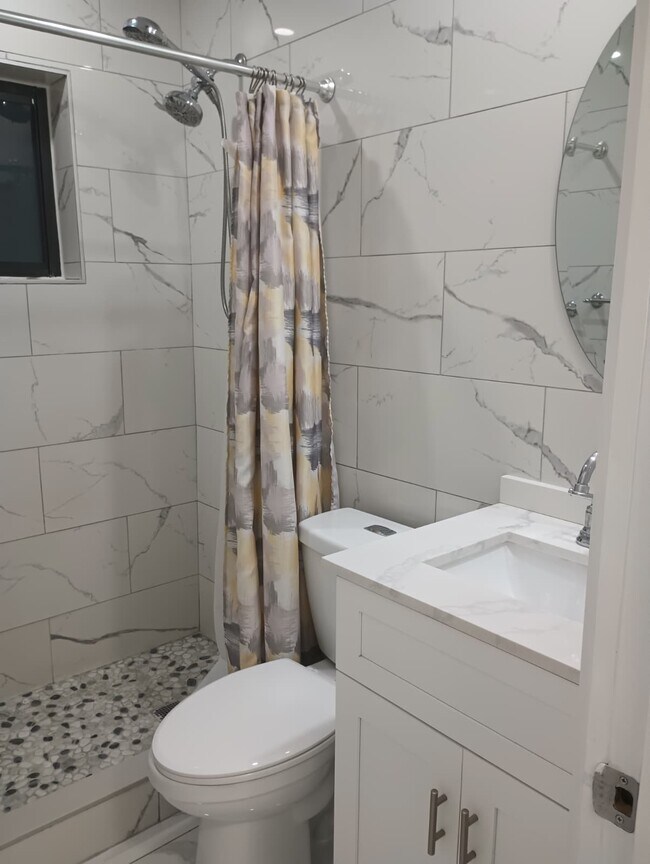 Building Photo - 3820 E 9th Ln