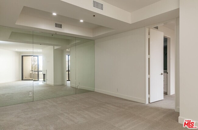 Building Photo - 2102 Century Park Ln