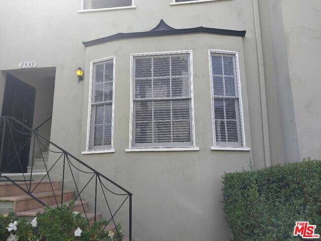Building Photo - 8559 Holloway Dr