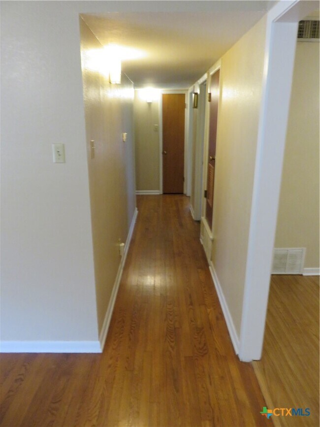 Building Photo - 969 Kunkel St