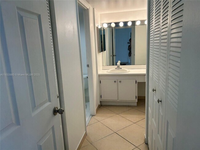 Building Photo - 20335 W Country Club Dr