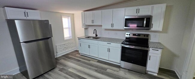 Building Photo - 213 W Market St