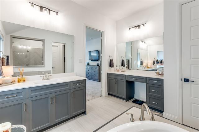 Building Photo - 8221 Legacy Oak Dr