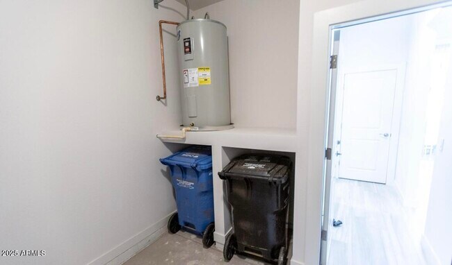 Building Photo - 1850 N 51st St