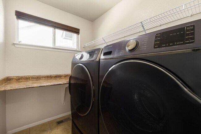 Building Photo - ***WINTER SPECIAL $2695.00 a Month *** 5 b...