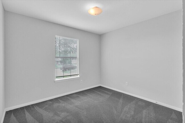 Building Photo - 3112 Lee Ave