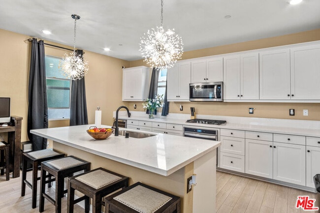 Building Photo - 720 Grace Ave