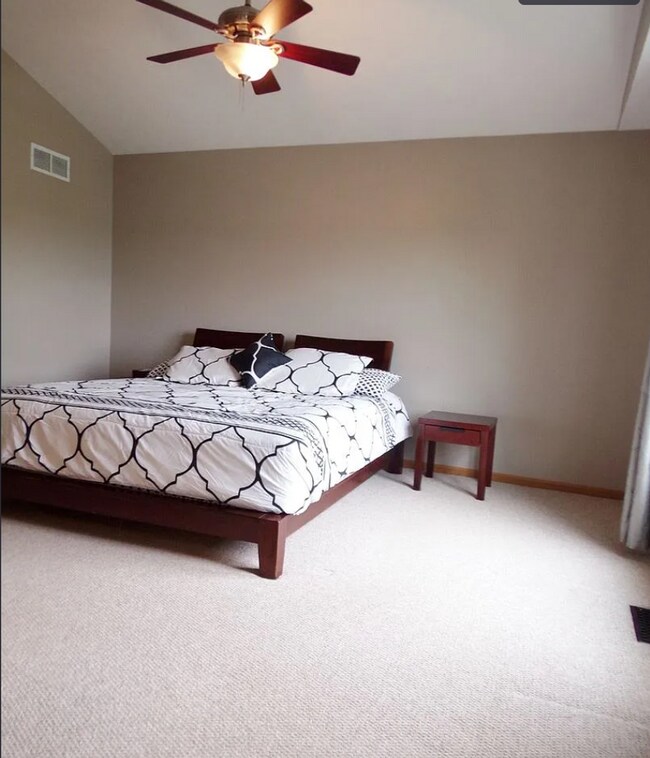 Building Photo - Beautiful 4 bedroom 2.5 bath home in Lewis Center