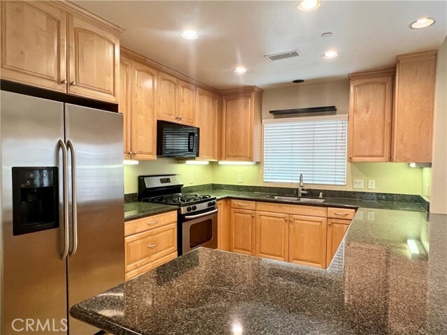 Building Photo - 266 S Redwood Ave