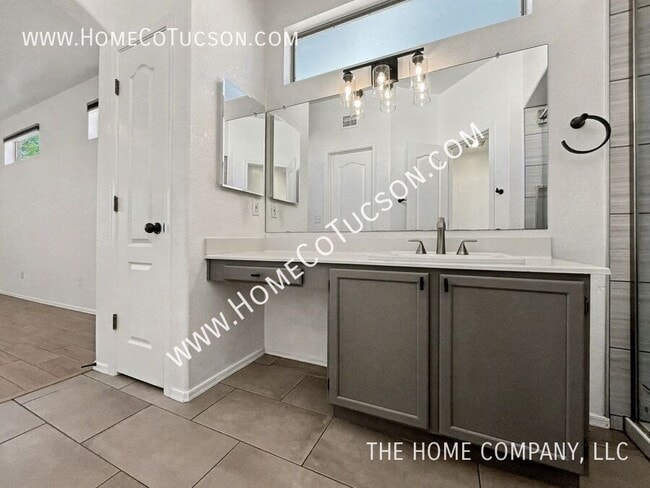 Building Photo - 2660 W Camino del Sitio