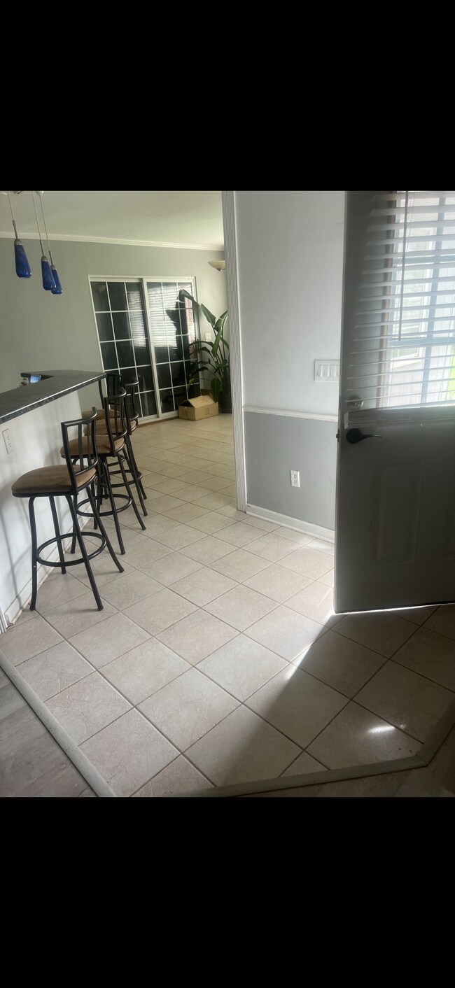 Building Photo - 400 E Emerald Dr