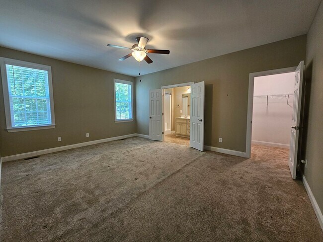 Building Photo - NEW LISTING!!!!!