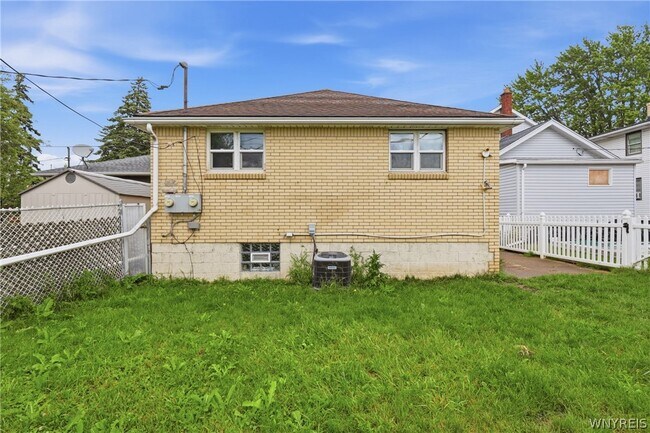 Building Photo - 56 Awood Pl