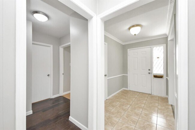 Building Photo - 7911 Pella Dr
