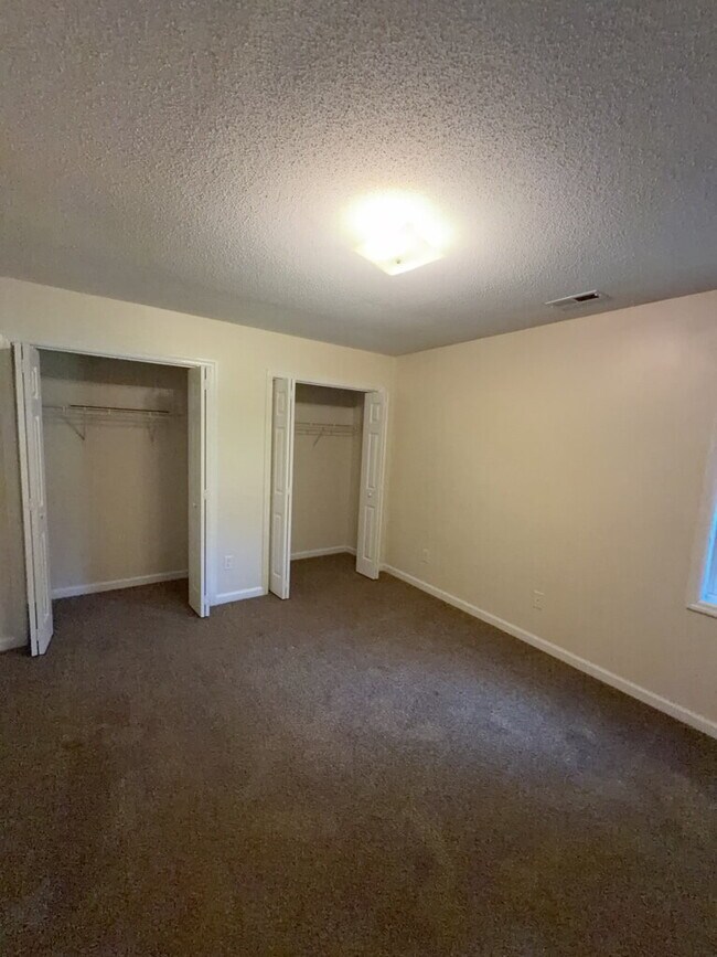 Building Photo - Charming 3 Bedroom, 2 Bath Home in Hubert-132 Daphne Drive