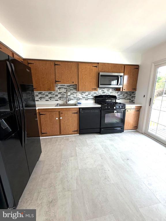 Building Photo - 1234 Pleasant Valley Dr