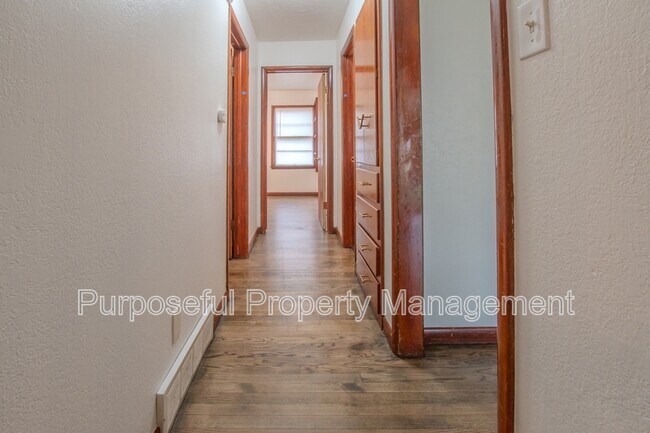 Building Photo - 616 E Bouse Dr