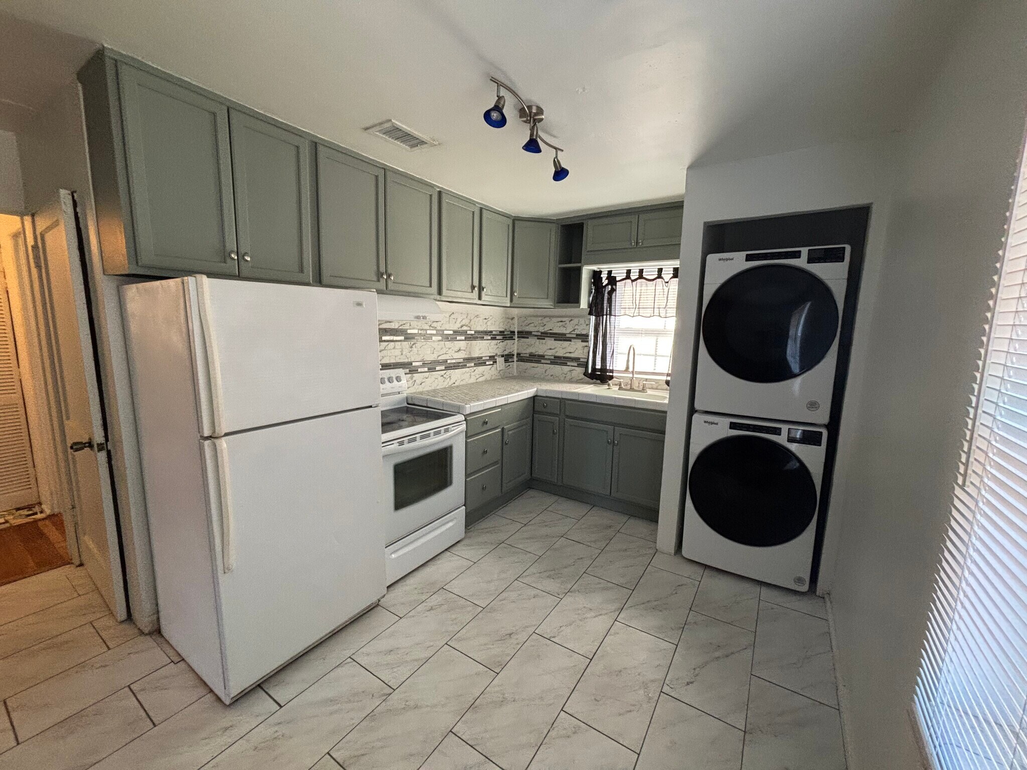 Building Photo - 2710 Green St