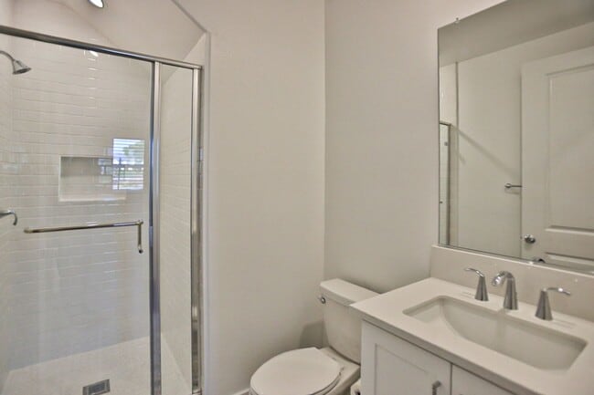 Building Photo - 5 Bedroom SFR in Irvine