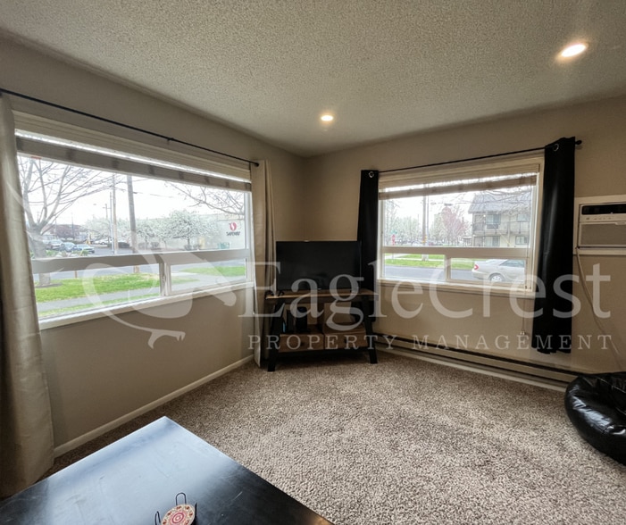 Building Photo - Spacious 3-Bedroom Home with Finished Basement & Fenced Yard