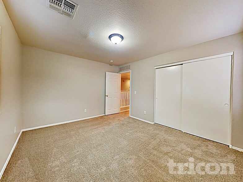 Building Photo - 25685 W Pleasant Ln