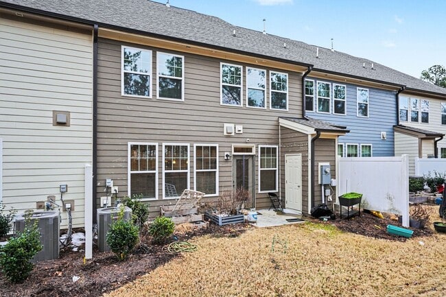 Building Photo - 3BR Like-New Townhome –  Morrisville RTP RDU