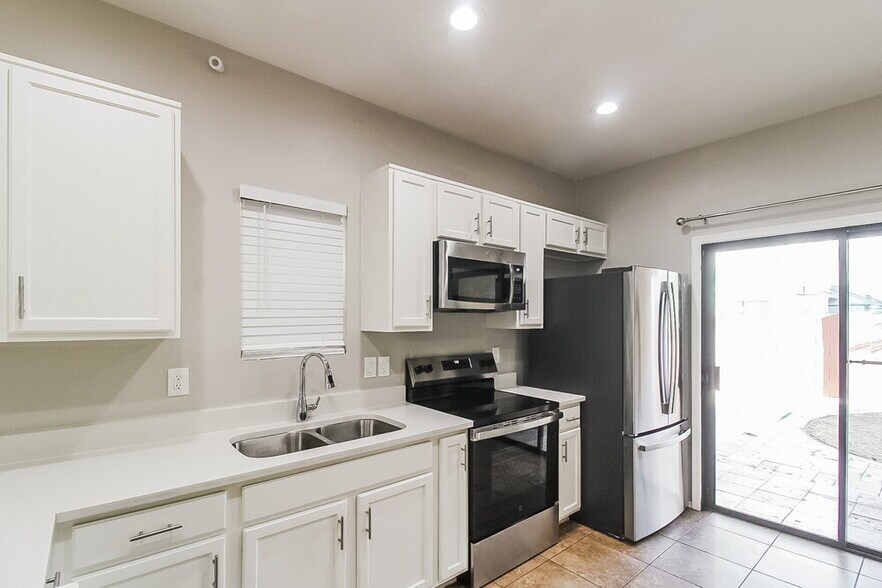 Building Photo - 10317 W Monterosa Ave
