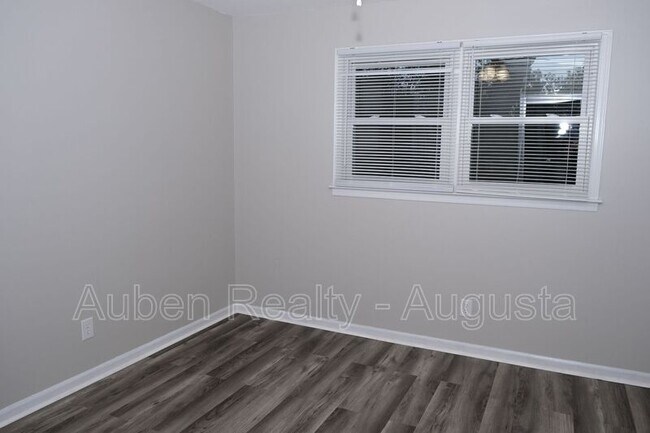 Building Photo - 1602 Johns Rd