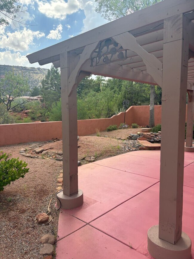Building Photo - 110 E Bighorn Ct