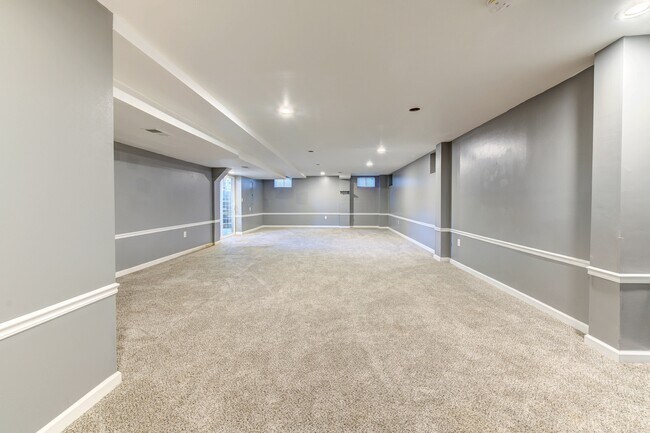 Building Photo - 1140 Collingwood Dr