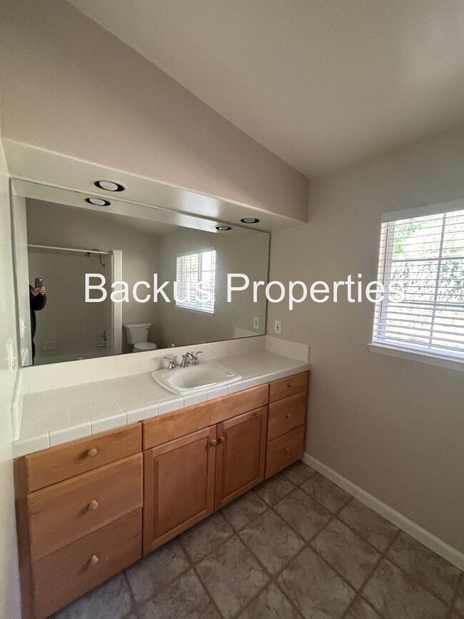 Building Photo - Great one-story home with the serenity of Pine Canyon