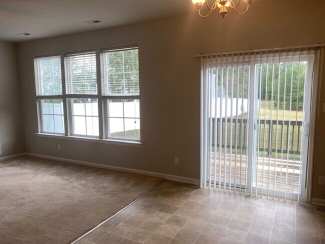 Building Photo - 203 Linfoot Ct