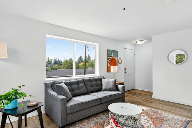 Building Photo - 2529-2529 SE 136th Ave